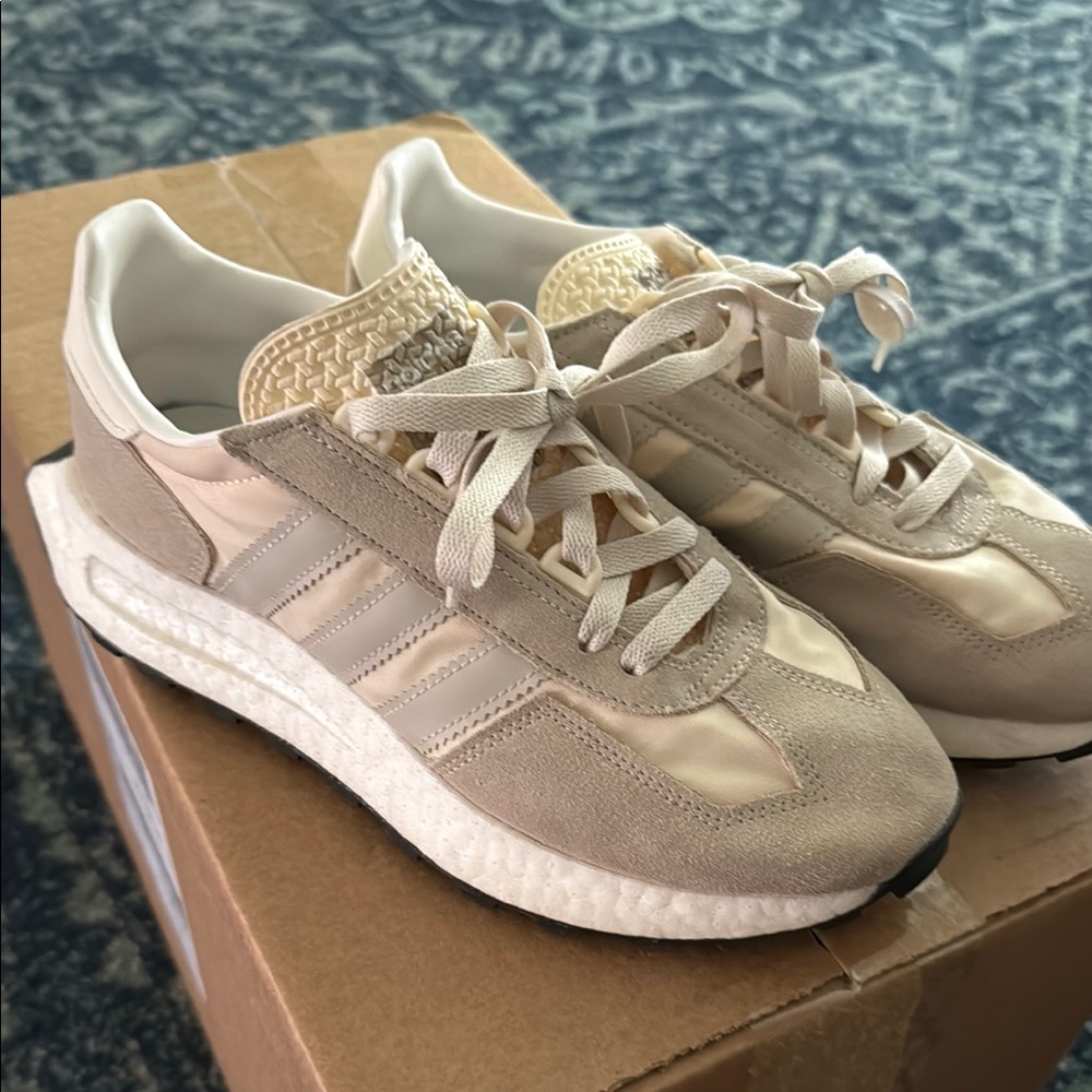 Adidas Women's Cream Sneakers